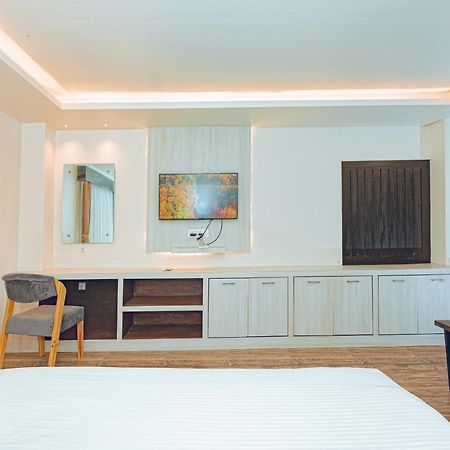 Poms Penthouse Daire Pokhara Dış mekan fotoğraf