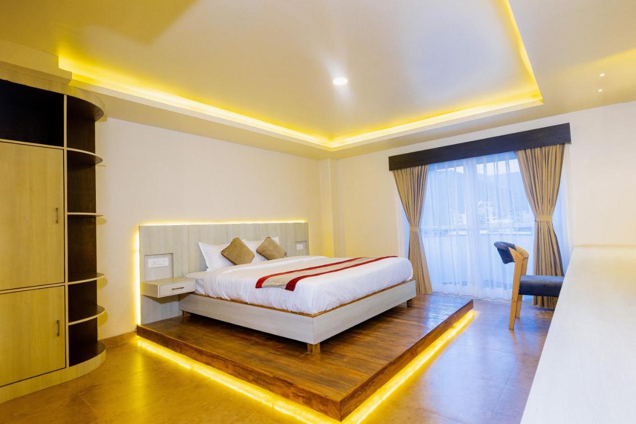 Poms Penthouse Daire Pokhara Dış mekan fotoğraf