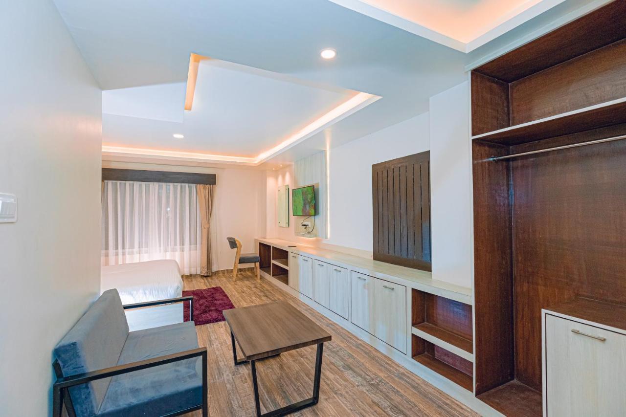 Poms Penthouse Daire Pokhara Dış mekan fotoğraf